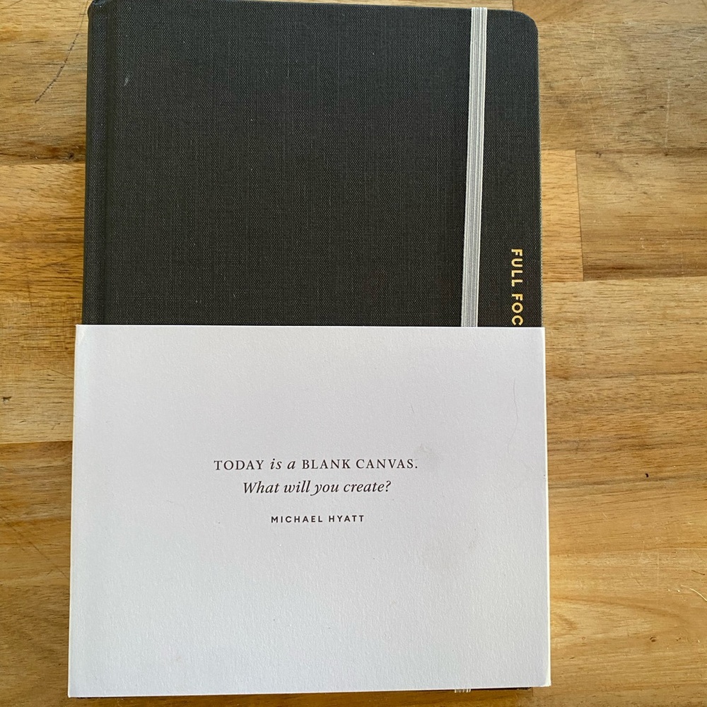NWT Full Focus Planner by Michael Hyatt in Gray Linen